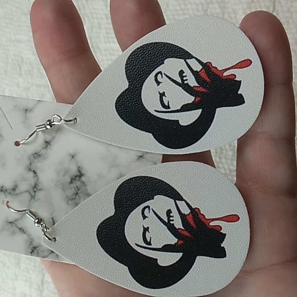 Halloween Horror Faux Leather Hypoallergenic earrings Freddy Krueger - Picture 2 of 2